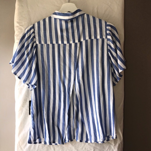 Forever 21 white/light blue button down. Size S - Picture 5 of 5